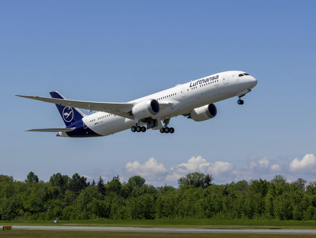 First Lufthansa Boeing 787-9 Gets Ready for Delivery