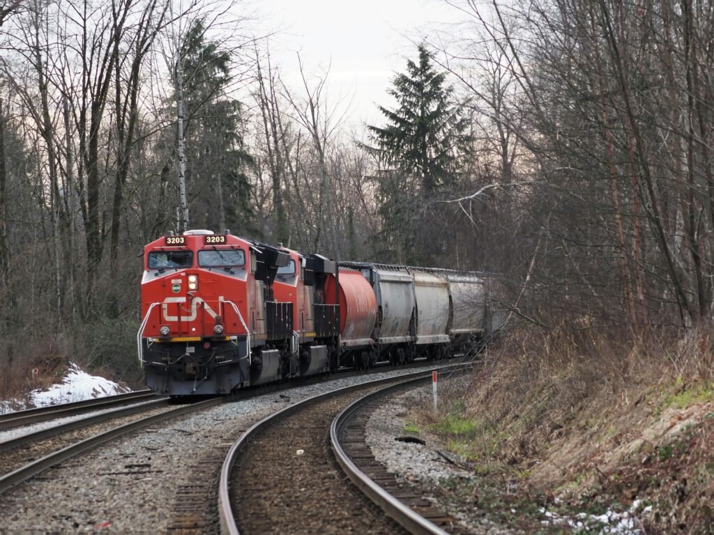 CN launches new medium horsepower hybrid locomotive